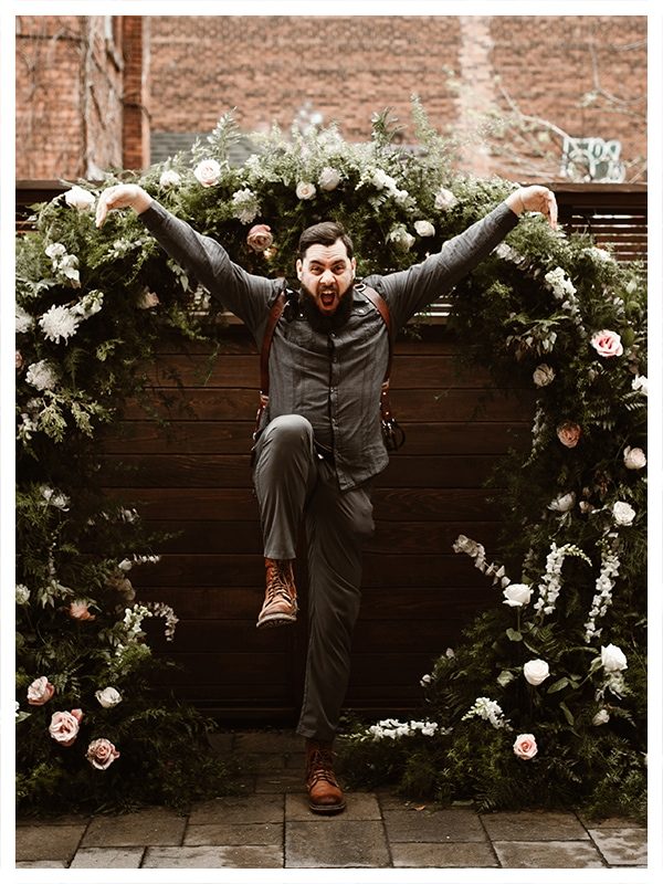 niagara photographer doing crane kick